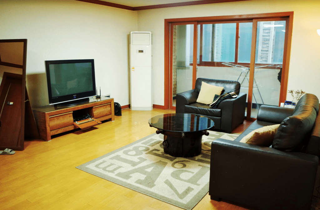 Haebangchon Apartment 8 Living Room